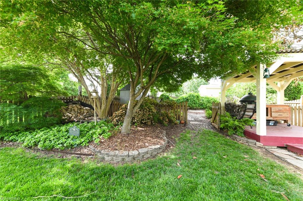 High Point, North Carolina 27265, United States, 5 Bedrooms Bedrooms, ,3 BathroomsBathrooms,Residential,Pending,126002