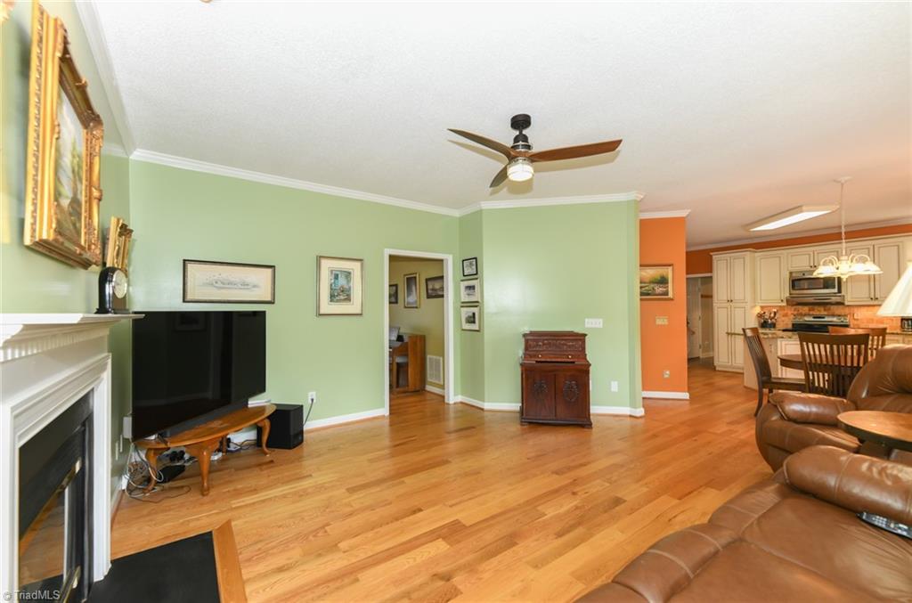 High Point, North Carolina 27265, United States, 5 Bedrooms Bedrooms, ,3 BathroomsBathrooms,Residential,Pending,126002