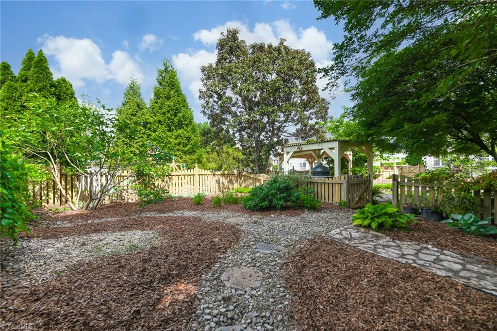 High Point, North Carolina 27265, United States, 5 Bedrooms Bedrooms, ,3 BathroomsBathrooms,Residential,Pending,126002