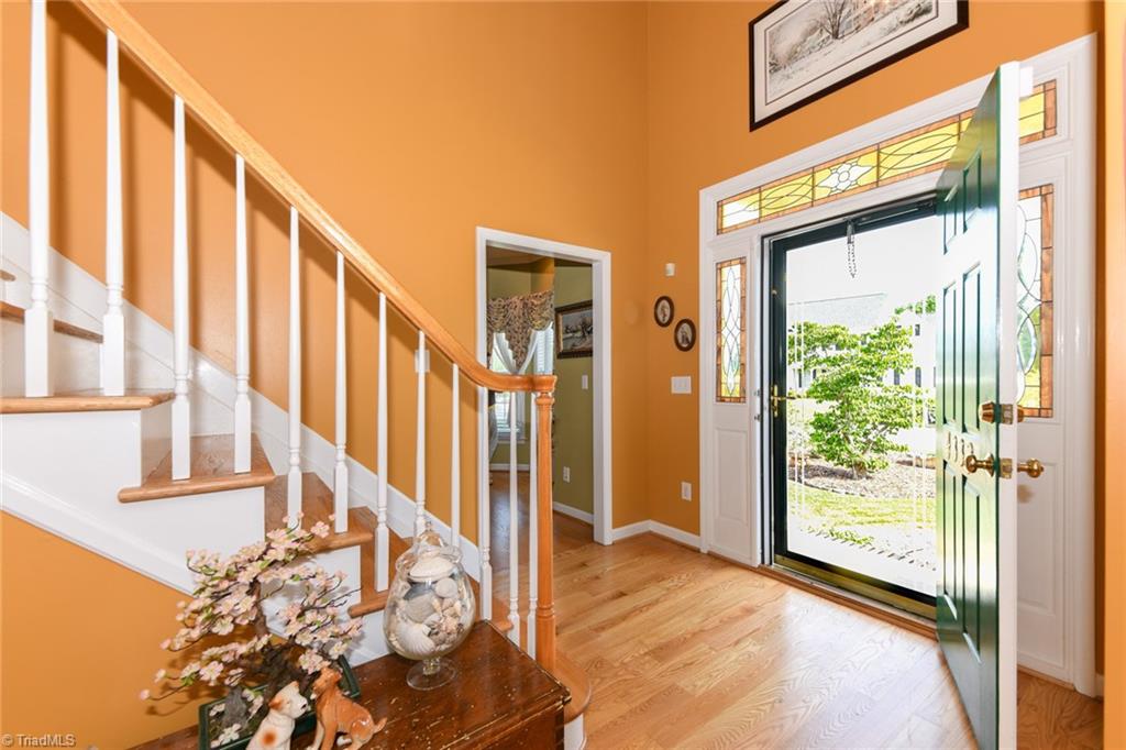 High Point, North Carolina 27265, United States, 5 Bedrooms Bedrooms, ,3 BathroomsBathrooms,Residential,Pending,126002