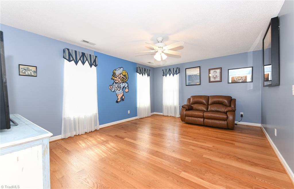 High Point, North Carolina 27265, United States, 5 Bedrooms Bedrooms, ,3 BathroomsBathrooms,Residential,Pending,126002