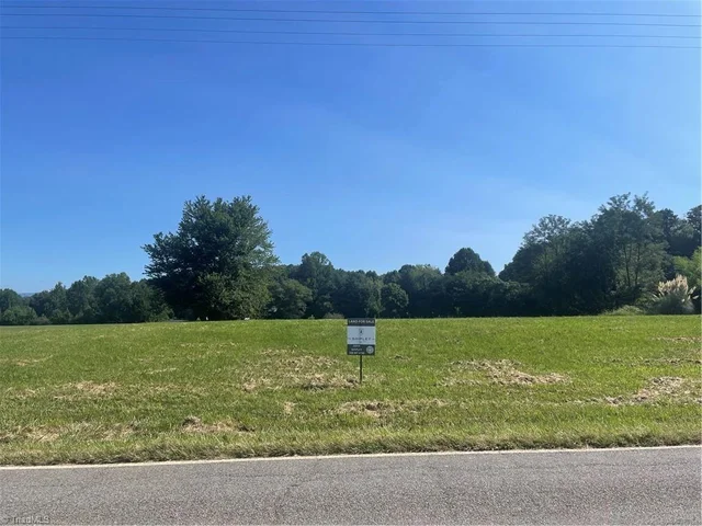 1213 Old Highway 21, photo 3 of 25