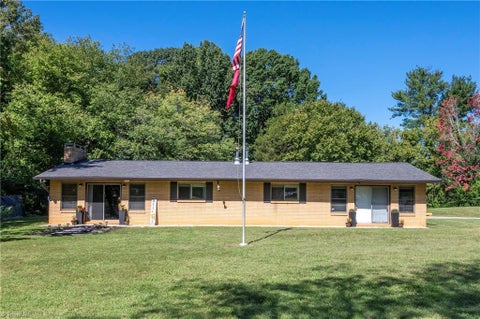 Photo of 490 Pinecroft Boulevard, Lexington, NC 27295 (MLS # 1238694)