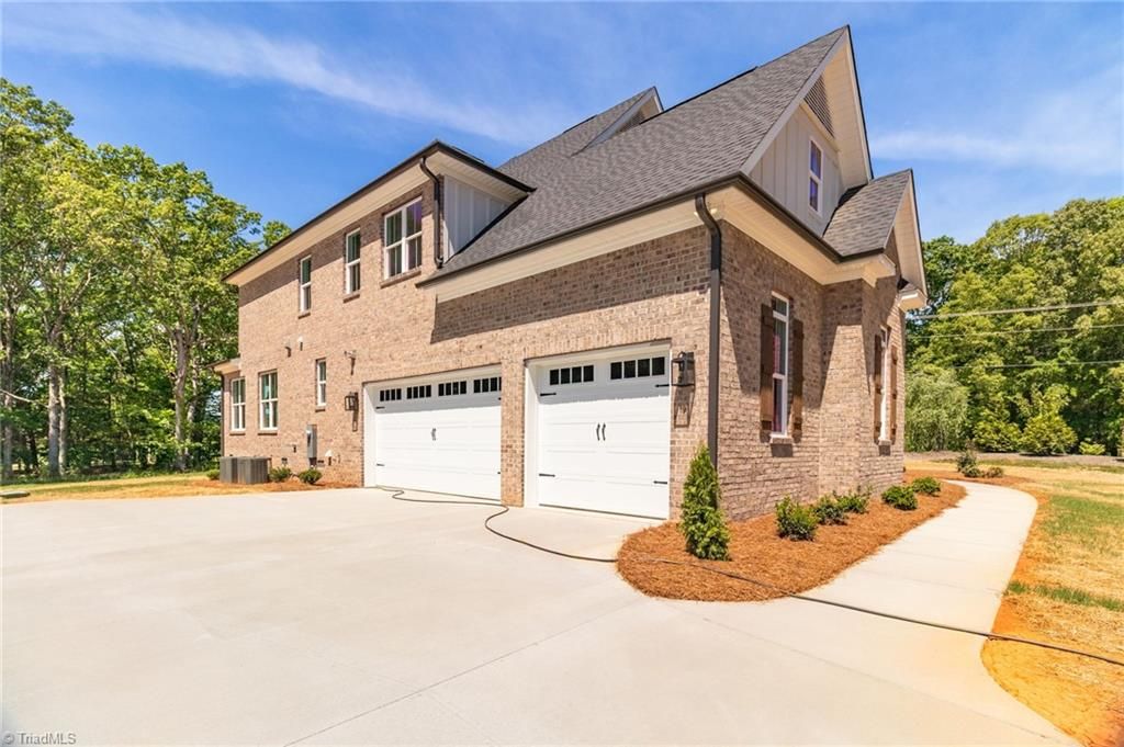 Photo of 4011 Estate Drive, Lewisville, NC 27023 (MLS # 1188014)