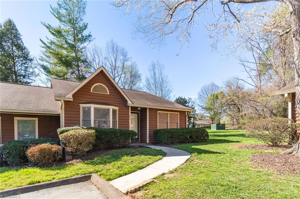 Photo of 606 Rock Garden Circle, Winston-Salem, NC 27104 (MLS # 1213701)