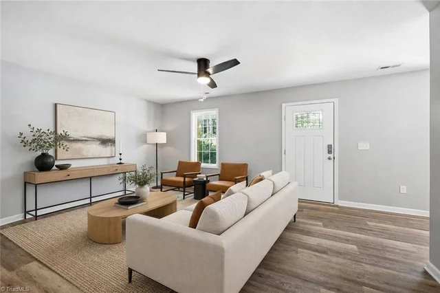 323 4th Street, photo 4 of 36