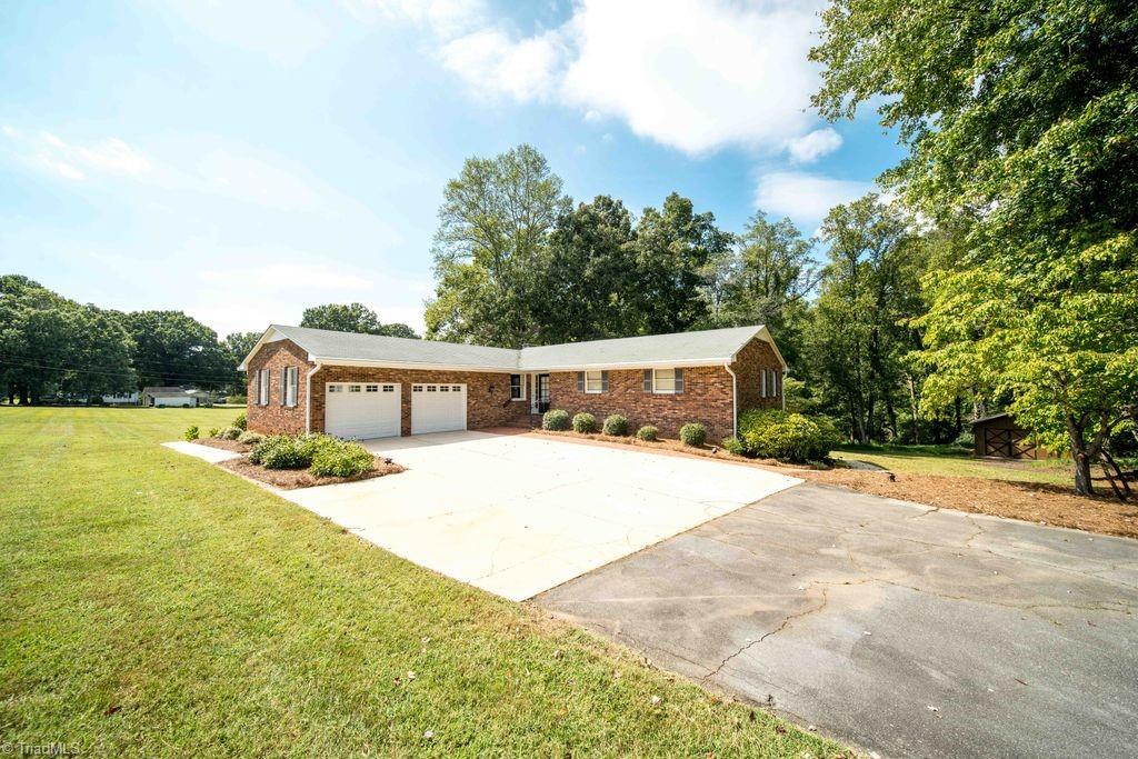 Photo of 726 Walkertown Guthrie Road, Walkertown, NC 27101 (MLS # 1235815)