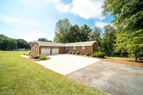 Homes For Sale - 726 Walkertown Guthrie Road<br/> Forsyth County, Walkertown, NC 27101