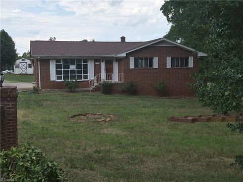 Homes For Sale - 3150 Wentworth Street<br/> Reidsville, NC 27320