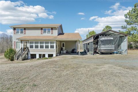 Homes For Sale - 2303 Clacie Lane<br/> Randolph County, Liberty, NC 27298