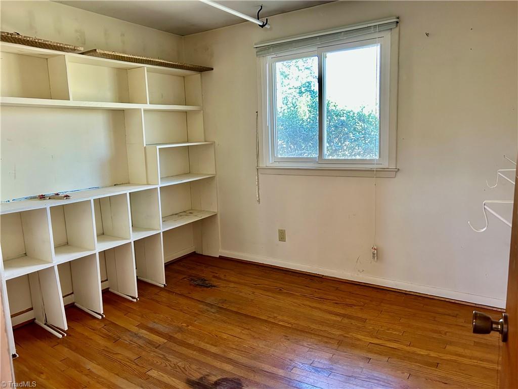 Greensboro, North Carolina 27408, United States, 3 Bedrooms Bedrooms, ,1 BathroomBathrooms,Residential,Pending,90940