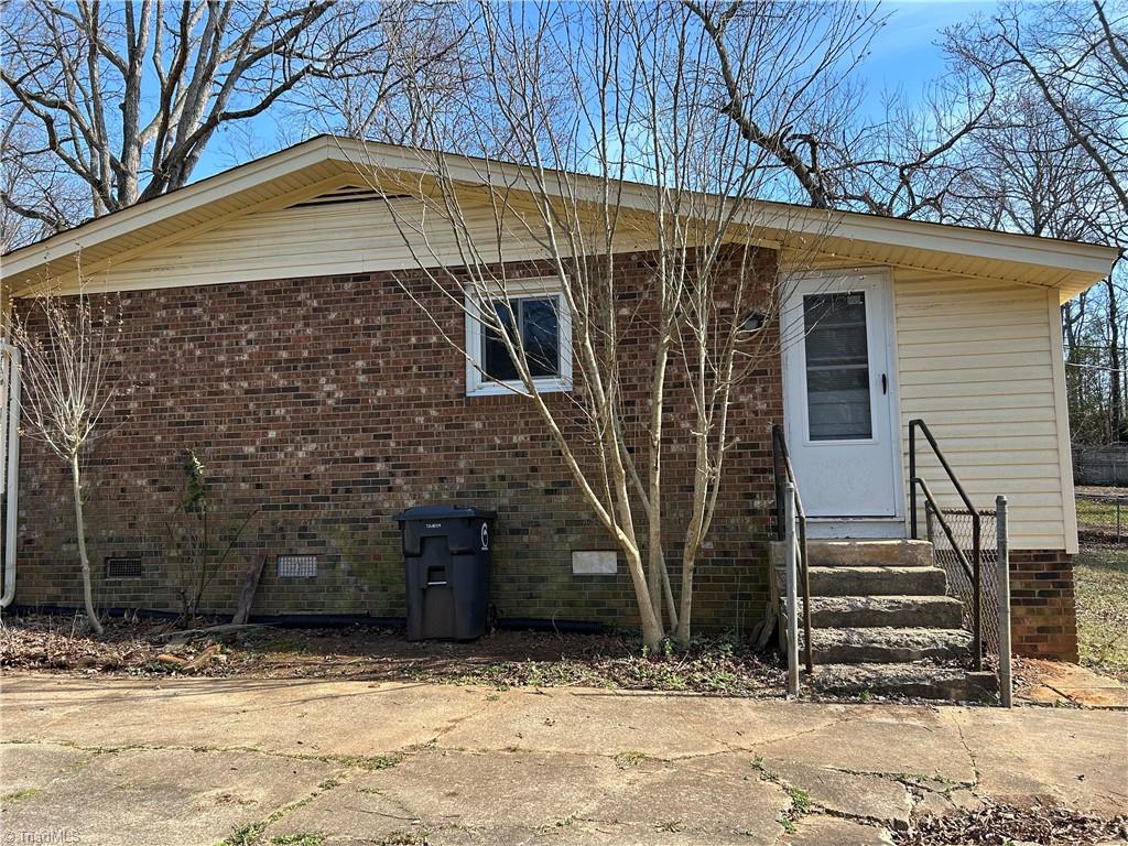 Greensboro, North Carolina 27408, United States, 3 Bedrooms Bedrooms, ,1 BathroomBathrooms,Residential,Pending,90940