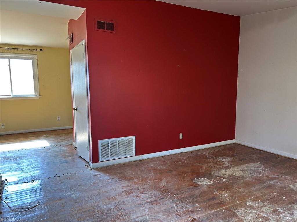 Greensboro, North Carolina 27408, United States, 3 Bedrooms Bedrooms, ,1 BathroomBathrooms,Residential,Pending,90940