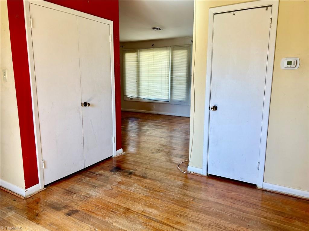 Greensboro, North Carolina 27408, United States, 3 Bedrooms Bedrooms, ,1 BathroomBathrooms,Residential,Pending,90940