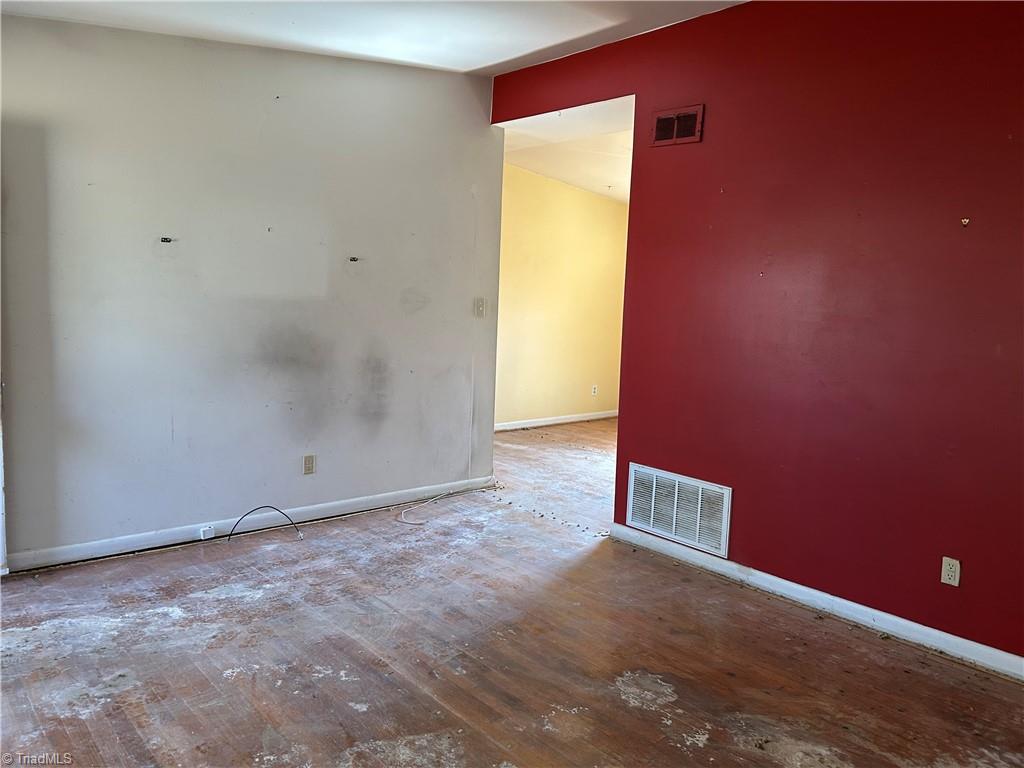 Greensboro, North Carolina 27408, United States, 3 Bedrooms Bedrooms, ,1 BathroomBathrooms,Residential,Pending,90940