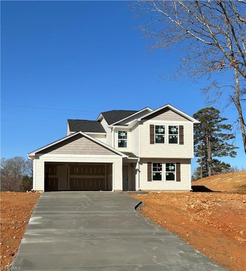 A home in Clemmons