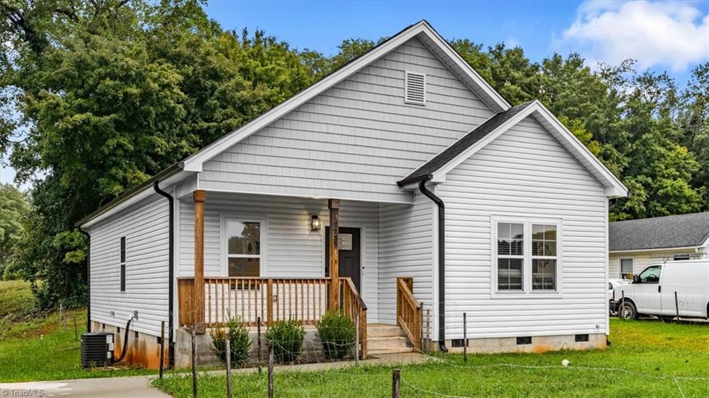 Photo of 2239 Sunshine Avenue, Winston-Salem, NC 27107 (MLS # 1236665)