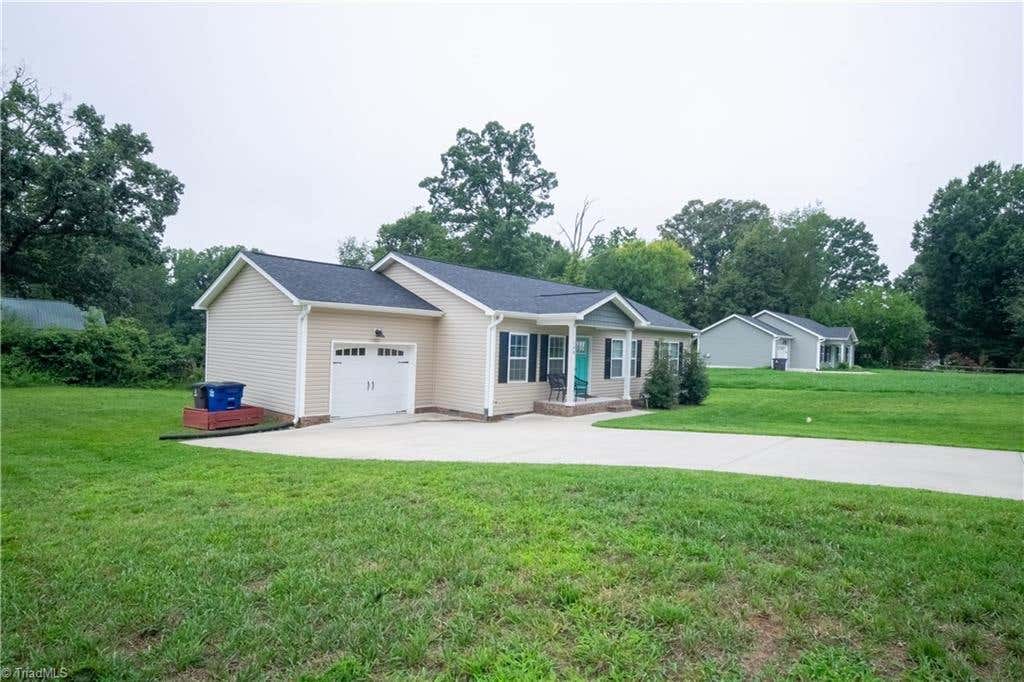 Photo of 198 Quail Drive, Winston-Salem, NC 27105 (MLS # 1229927)