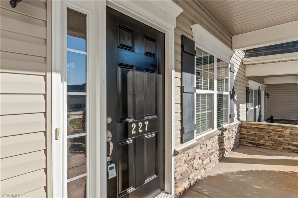 227 Hawks Nest Circle