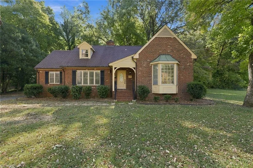 621 Paris Street, photo 1 of 43
