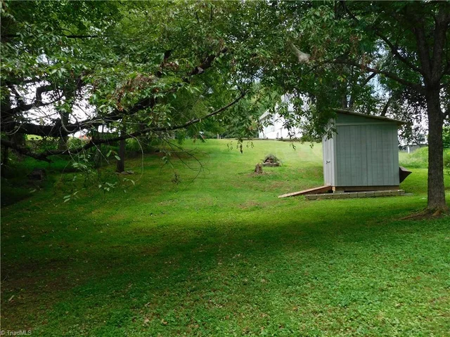 1054 N Bridge Street, photo 4 of 29