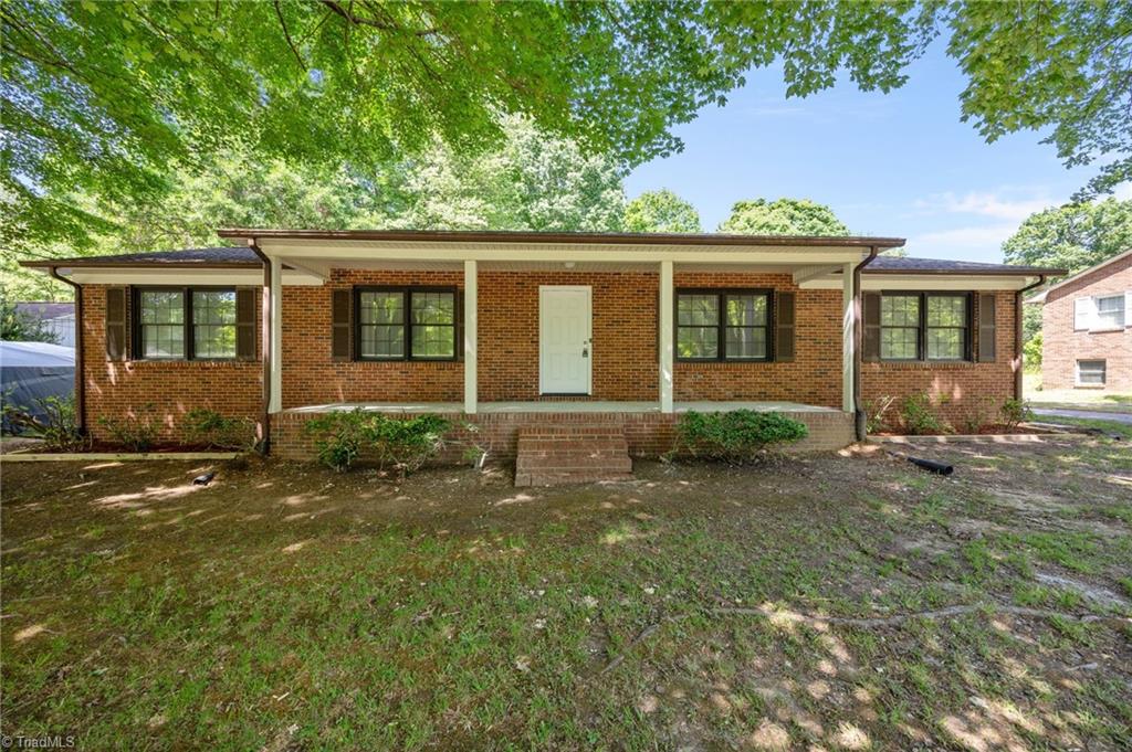 2732 Knob Hill Drive, Clemmons, North Carolina image 1