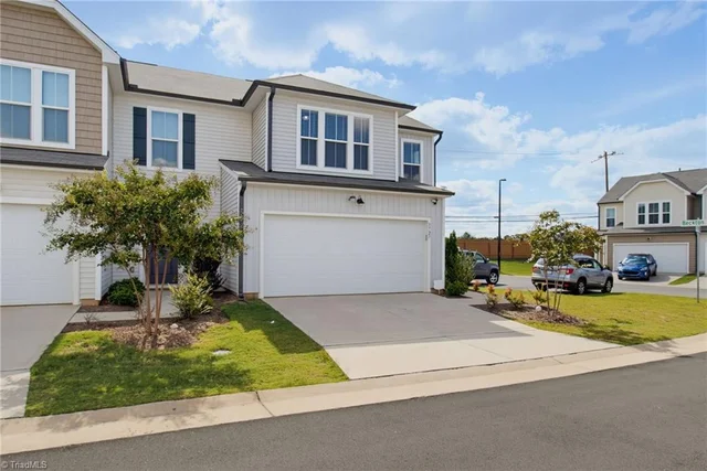 3727 Feltham Lane, photo 2 of 31