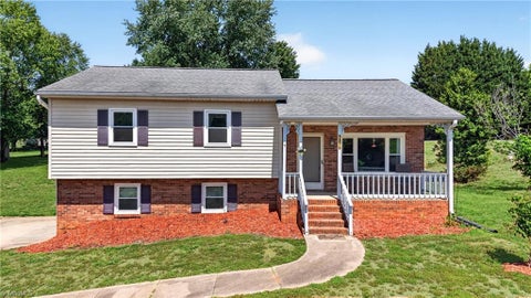 Homes For Sale - 5378 Buxbury Court<br/> Walkertown, NC 27051