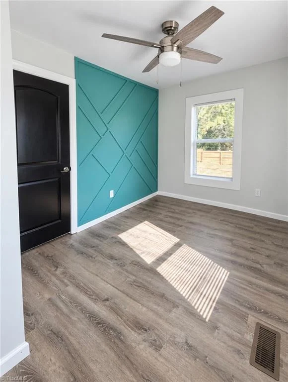 602 Greensboro Street, photo 4 of 8