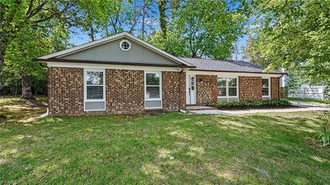 Homes For Sale - 1 Judkins Court<br/> Greensboro, NC 27407
