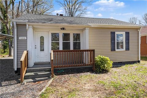 Homes For Sale - 504 Ellwood Drive<br/> High Point, NC 27260
