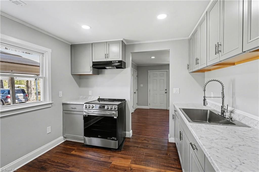 Photo of 504 ellwood Drive, High Point, NC 27260 (MLS # 1212781)