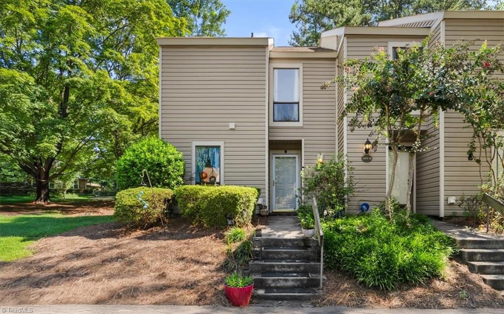 Greensboro, North Carolina 27409, United States, 2 Bedrooms Bedrooms, ,2 BathroomsBathrooms,Residential,Pending,194709
