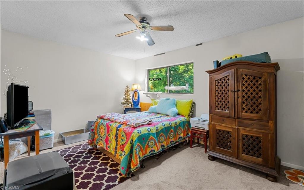 Greensboro, North Carolina 27409, United States, 2 Bedrooms Bedrooms, ,2 BathroomsBathrooms,Residential,Pending,194709