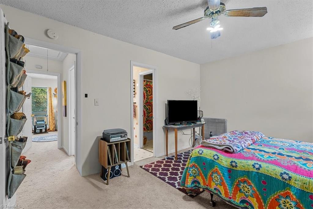 Greensboro, North Carolina 27409, United States, 2 Bedrooms Bedrooms, ,2 BathroomsBathrooms,Residential,Pending,194709