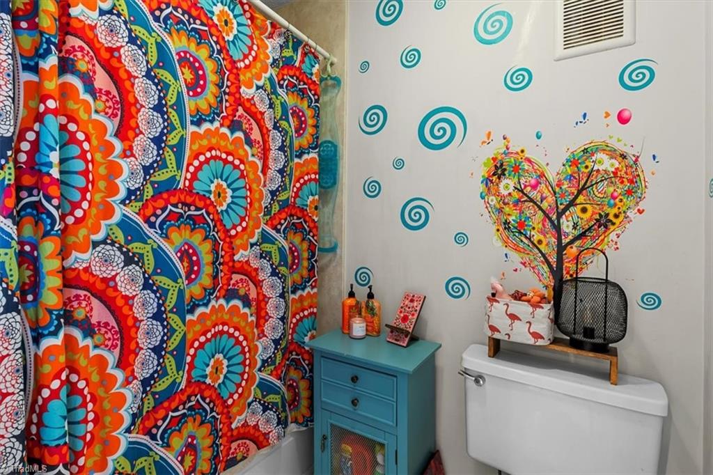 Greensboro, North Carolina 27409, United States, 2 Bedrooms Bedrooms, ,2 BathroomsBathrooms,Residential,Pending,194709