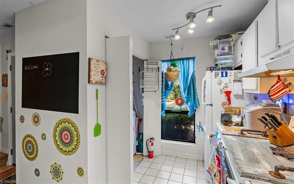 Greensboro, North Carolina 27409, United States, 2 Bedrooms Bedrooms, ,2 BathroomsBathrooms,Residential,Pending,194709