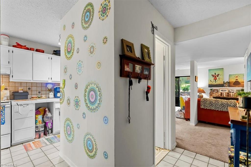 Greensboro, North Carolina 27409, United States, 2 Bedrooms Bedrooms, ,2 BathroomsBathrooms,Residential,Pending,194709