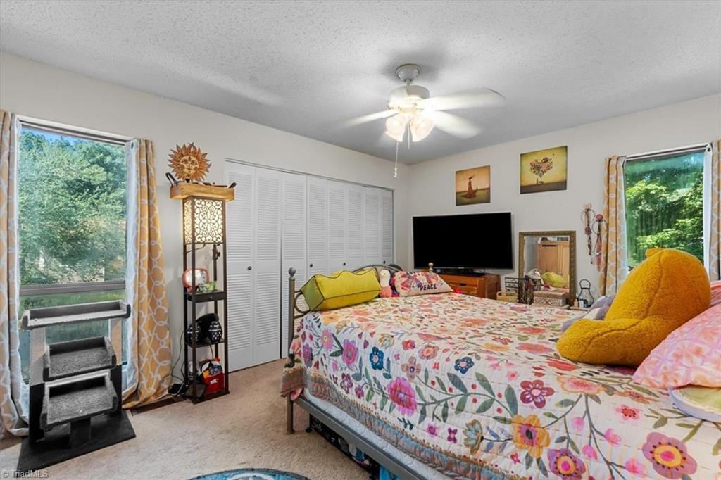 Greensboro, North Carolina 27409, United States, 2 Bedrooms Bedrooms, ,2 BathroomsBathrooms,Residential,Pending,194709