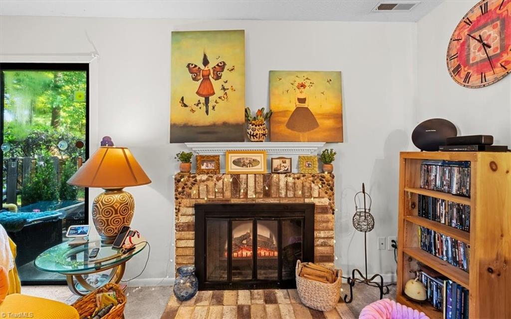 Greensboro, North Carolina 27409, United States, 2 Bedrooms Bedrooms, ,2 BathroomsBathrooms,Residential,Pending,194709