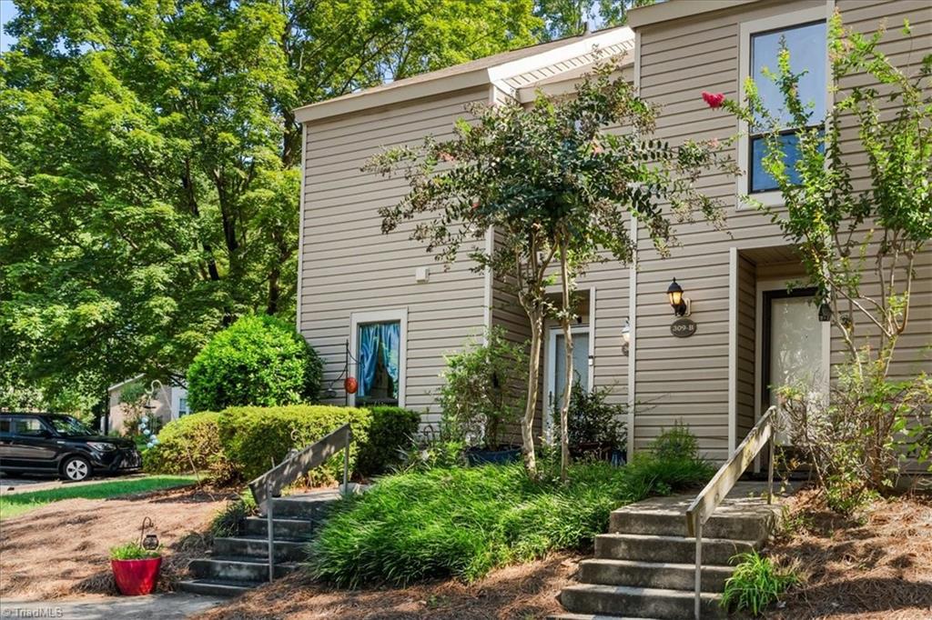 Greensboro, North Carolina 27409, United States, 2 Bedrooms Bedrooms, ,2 BathroomsBathrooms,Residential,Pending,194709