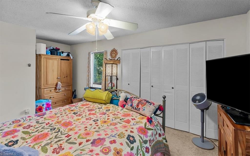 Greensboro, North Carolina 27409, United States, 2 Bedrooms Bedrooms, ,2 BathroomsBathrooms,Residential,Pending,194709