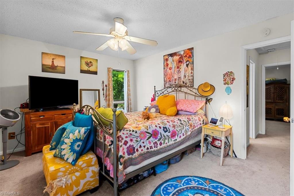 Greensboro, North Carolina 27409, United States, 2 Bedrooms Bedrooms, ,2 BathroomsBathrooms,Residential,Pending,194709