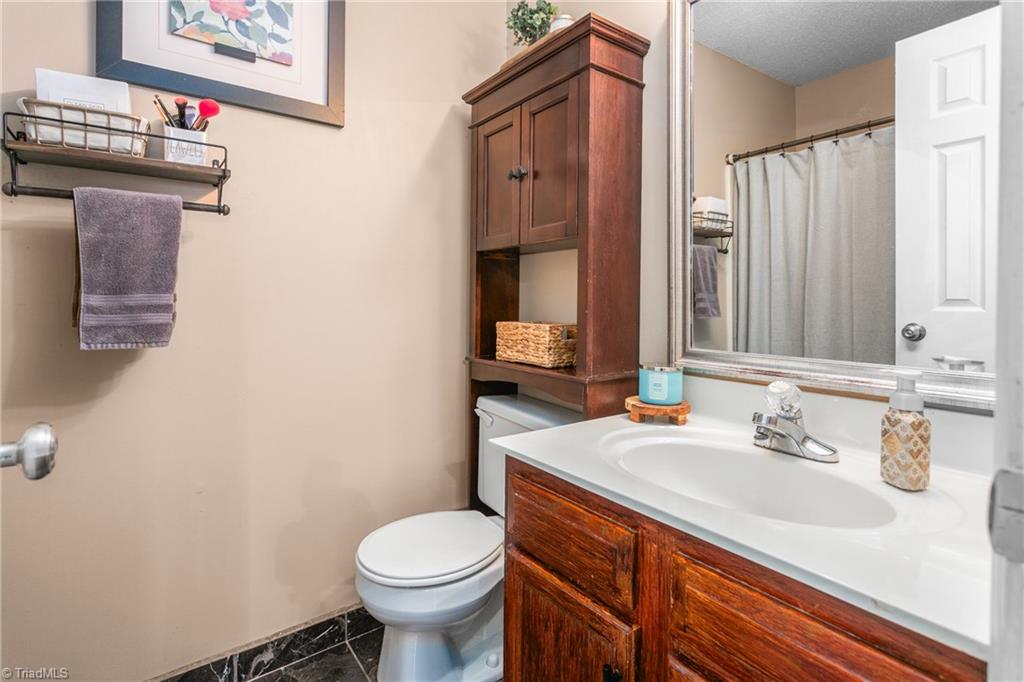 5934 W Friendly Avenue #M, Greensboro, North Carolina image 17