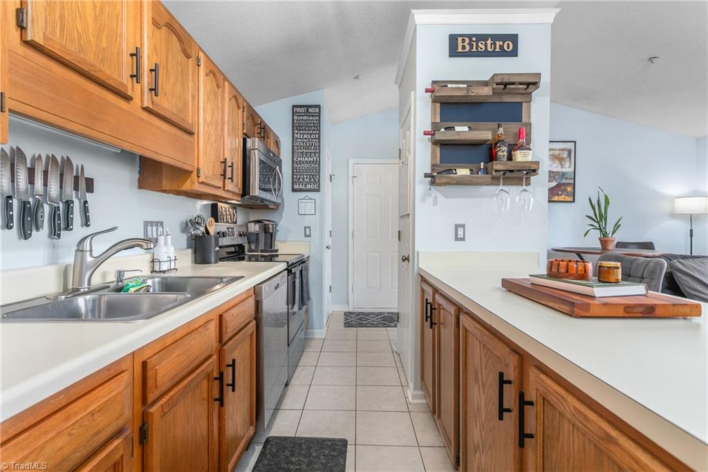 5934 W Friendly Avenue #M, Greensboro, North Carolina image 9
