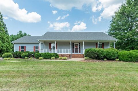 Homes For Sale - 226 Augusta Drive<br/> Lexington, NC 27295