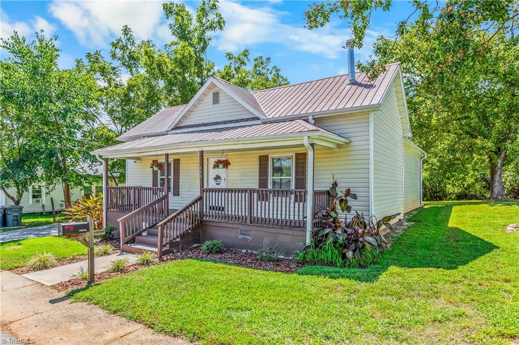 Photo of 515 Foy Avenue, Lexington, NC 27292 (MLS # 1233283)