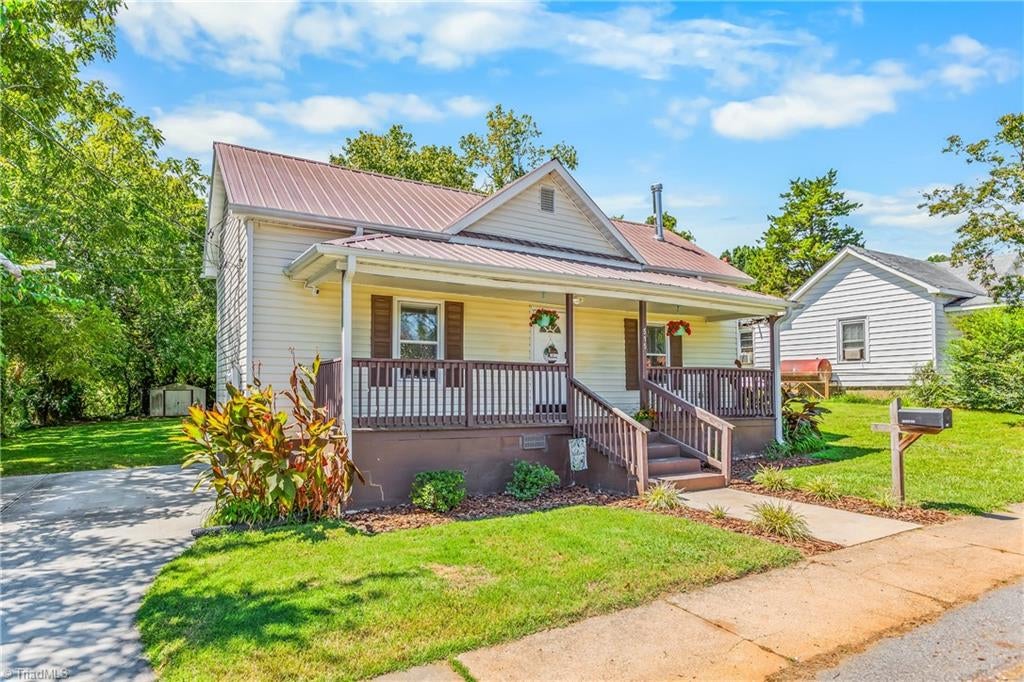 Photo of 515 Foy Avenue, Lexington, NC 27292 (MLS # 1233283)