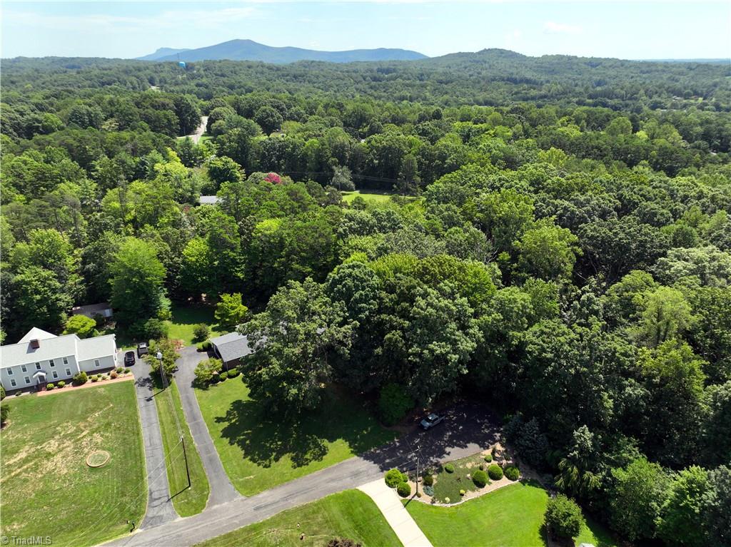 211 Friendly Lane, Pilot Mountain, North Carolina image 4