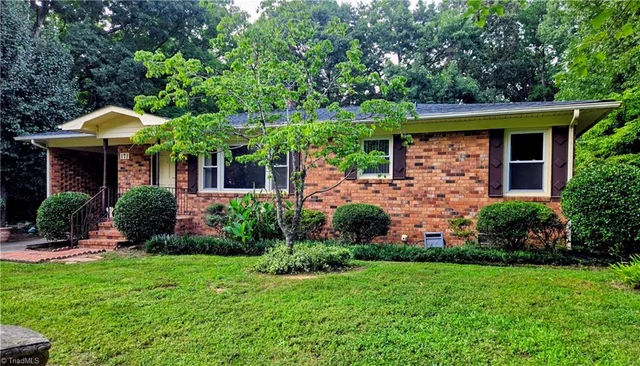 171 Idlewild Drive, photo 3 of 23